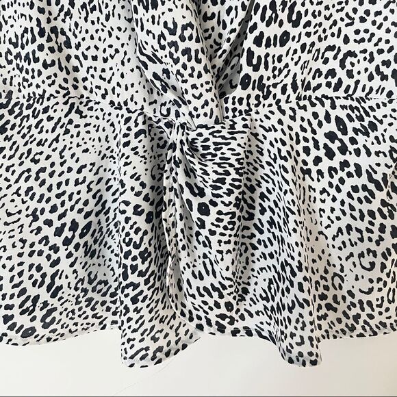 🌺 Worthington Cheetah Neck Tie Peplum Faux Wrap Lightweight Blouse Size M - Picture 4 of 11